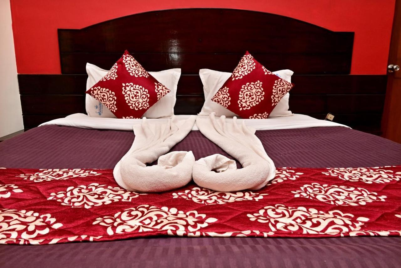 Swimsea Beach Resort, A Beach Property Panaji Buitenkant foto